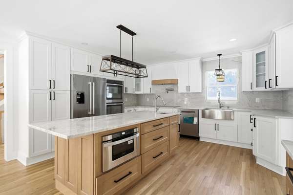 75 Centerport Rd, Greenlawn, NY 11740-1006