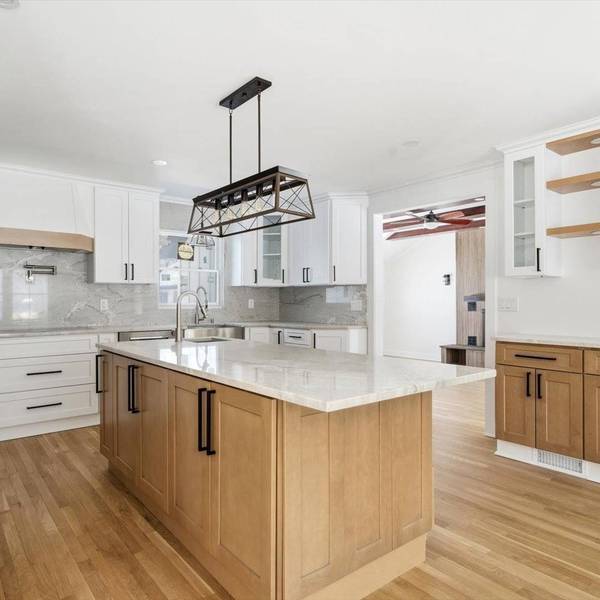 75 Centerport Rd, Greenlawn, NY 11740-1006