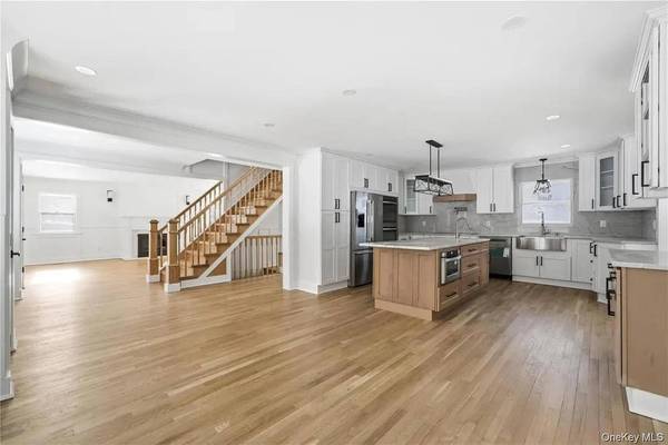 75 Centerport RD, Greenlawn, NY 11740