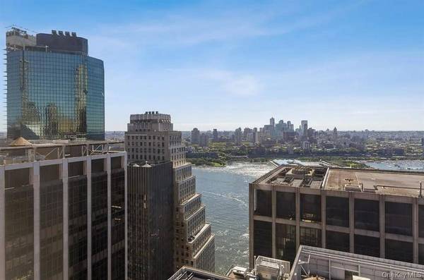 75 Wall St APT 36R, New York, NY 10005