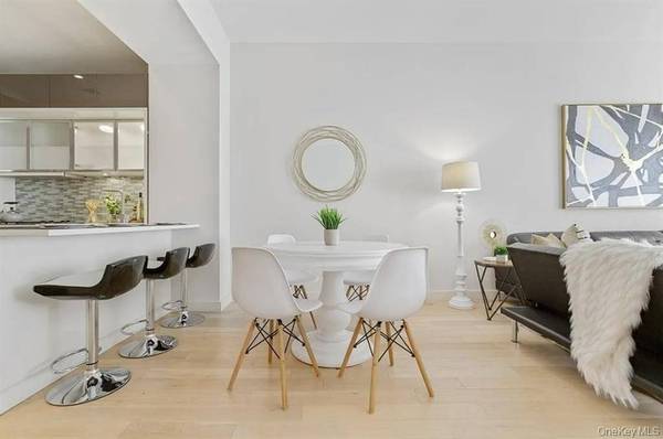 75 Wall St APT 36R, New York, NY 10005