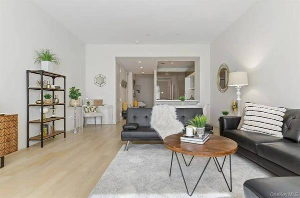 75 Wall St APT 36R, New York, NY 10005