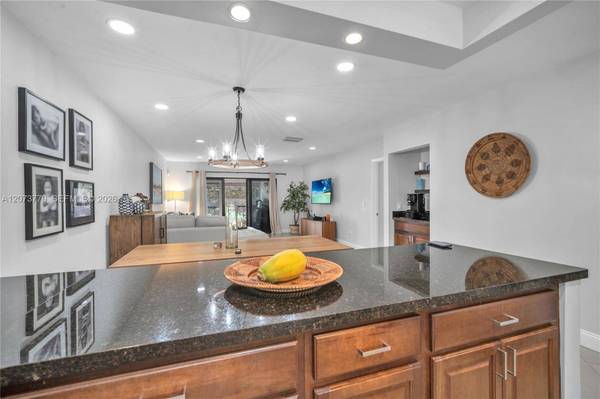 7956 Eastlake Dr # F BOCA RATON, Fl 33433,