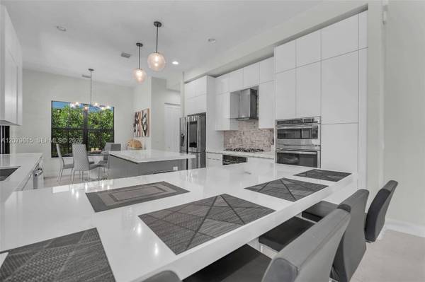 8840 Waterview Ter PARKLAND, Fl 33076-2862,
