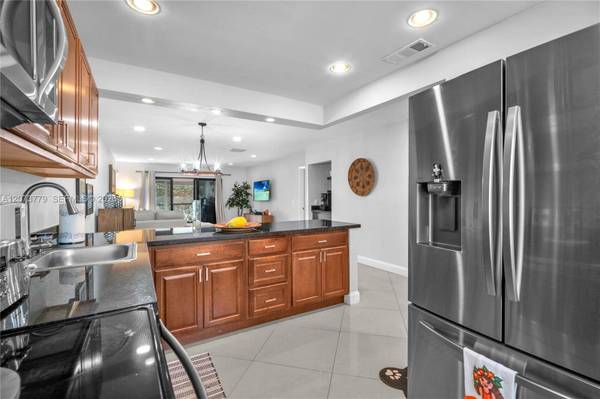 7956 Eastlake Dr # F BOCA RATON, Fl 33433,