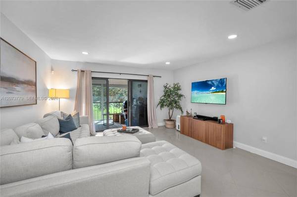 7956 Eastlake Dr # F BOCA RATON, Fl 33433,