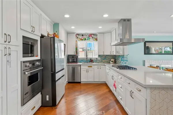 5471 Meadowlark DR, Huntington Beach, CA 92649