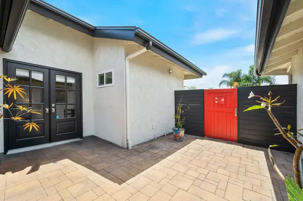 5471 Meadowlark Dr, Huntington Beach, CA 92649-2641