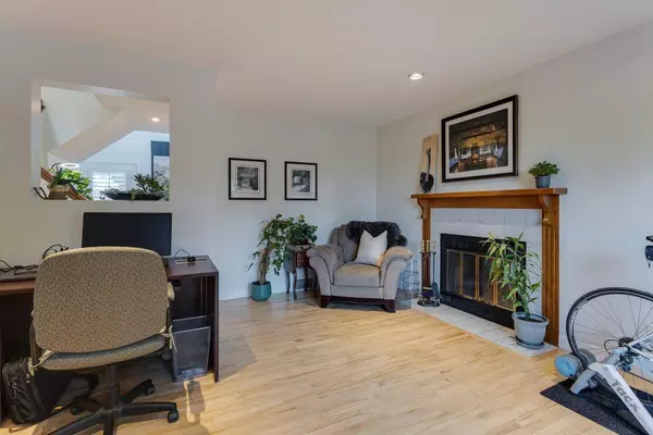 783 Strathcona DR SW, Calgary, AB T3H 1N8