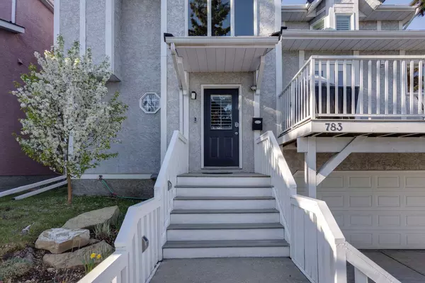 783 Strathcona DR SW, Calgary, AB T3H 1N8