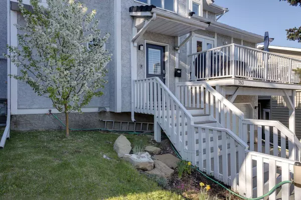 783 Strathcona DR SW, Calgary, AB T3H 1N8