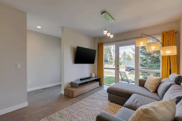 61 30 AVE SW, Calgary, AB T2S 2Y4