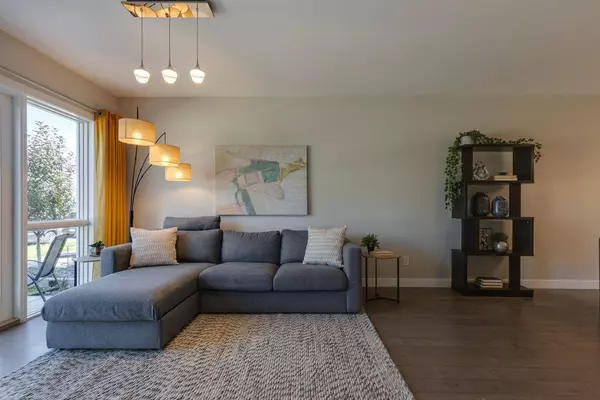 61 30 AVE SW, Calgary, AB T2S 2Y4