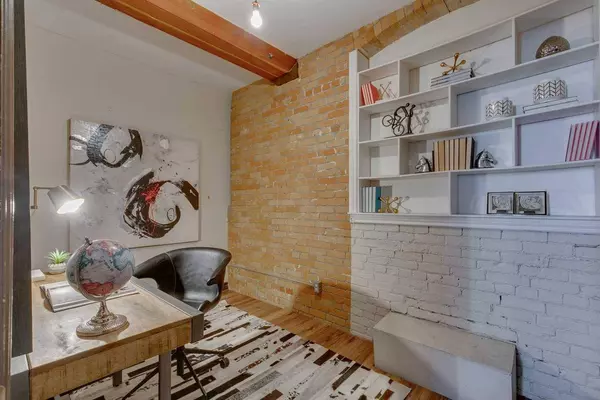 220 11 AVE SE #221, Calgary, AB T2G 0X8