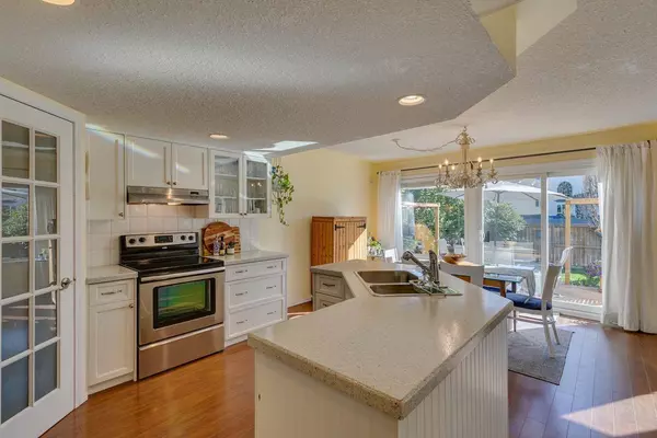 1145 Sunlake Link SE, Calgary, AB T2X 3G8