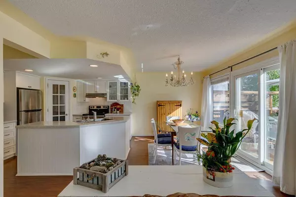 1145 Sunlake Link SE, Calgary, AB T2X 3G8