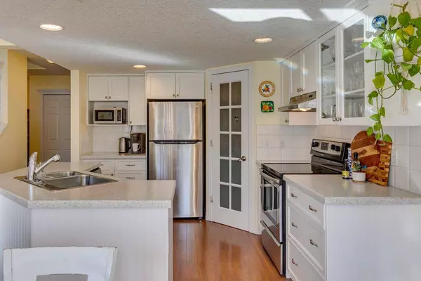 1145 Sunlake Link SE, Calgary, AB T2X 3G8