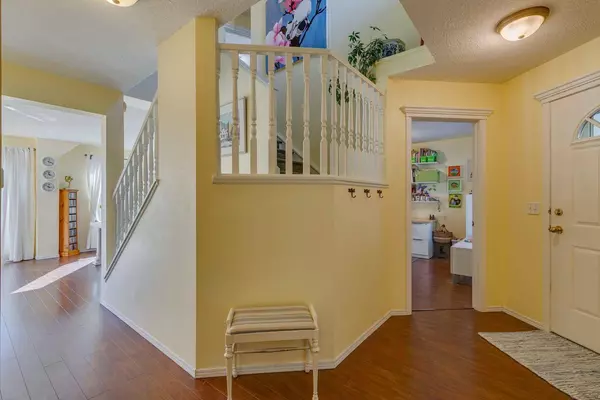 1145 Sunlake Link SE, Calgary, AB T2X 3G8