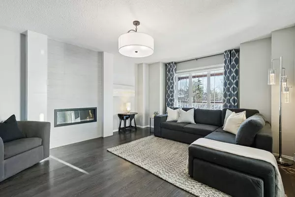 4 Copperfield Rise SE, Calgary, AB T2Z 4R6