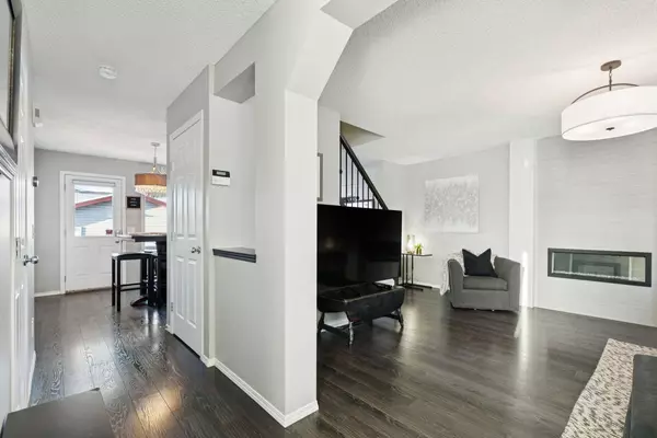 4 Copperfield Rise SE, Calgary, AB T2Z 4R6