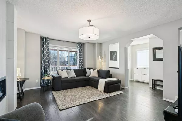 4 Copperfield Rise SE, Calgary, AB T2Z 4R6
