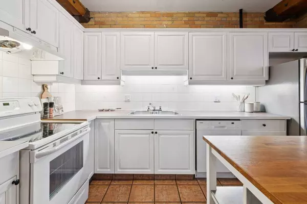 220 11 AVE SE #316, Calgary, AB T2G 0X8