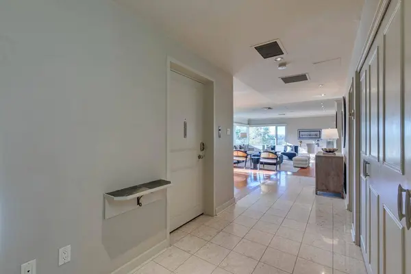 222 Eagle Ridge DR SW #3N, Calgary, AB T2V 2V7