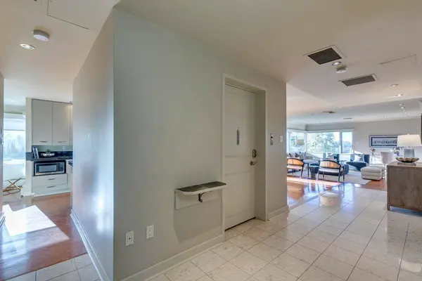 222 Eagle Ridge DR SW #3N, Calgary, AB T2V 2V7