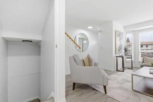 123 Queensland DR SE #60, Calgary, AB T2J 5J4