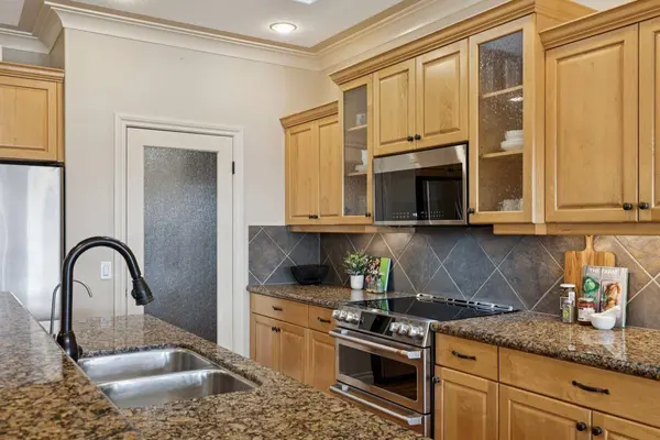 40 Sunset Close, Cochrane, AB T4C 0B3