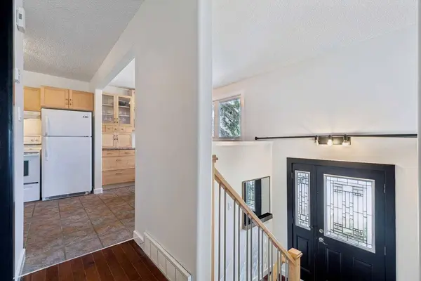 1939 33 ST SW #3, Calgary, AB T3E 2S6