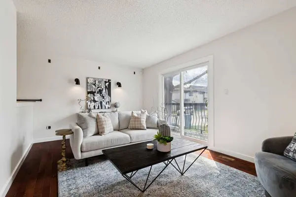 1939 33 ST SW #3, Calgary, AB T3E 2S6