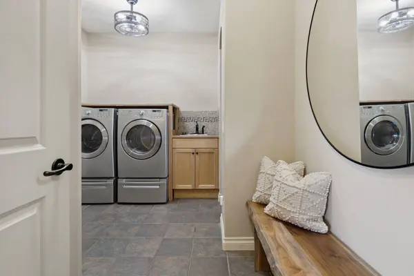 40 Sunset Close, Cochrane, AB T4C 0B3