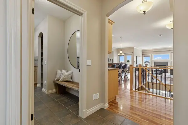 40 Sunset Close, Cochrane, AB T4C 0B3