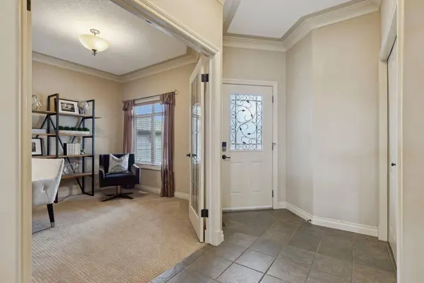 40 Sunset Close, Cochrane, AB T4C 0B3