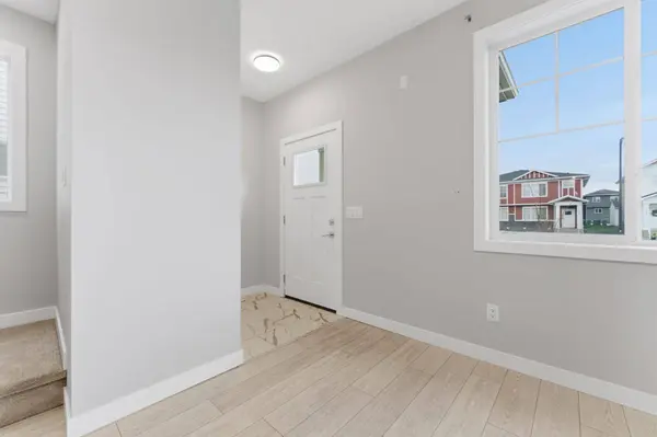 1060 West Lakeview DR, Chestermere, AB T1X 2T3