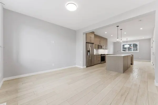1060 West Lakeview DR, Chestermere, AB T1X 2T3