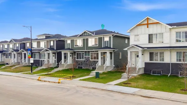 1060 West Lakeview DR, Chestermere, AB T1X 2T3