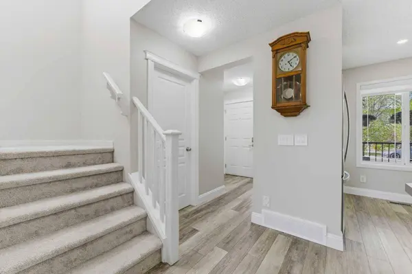 394 Copperpond BLVD SE, Calgary, AB T2Z 0Z7