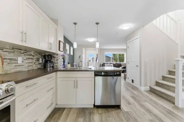 394 Copperpond BLVD SE, Calgary, AB T2Z 0Z7