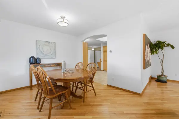 6016 NW Dalcastle CRES NW, Calgary, AB T3A 1S4