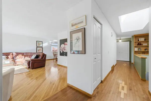 6016 Dalcastle CRES NW, Calgary, AB T3A 1S4