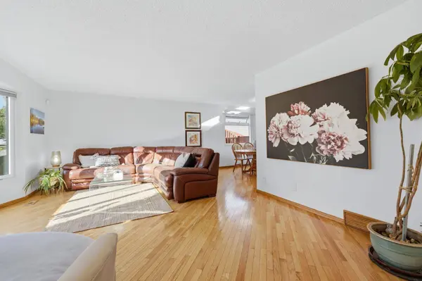 6016 Dalcastle CRES NW, Calgary, AB T3A 1S4