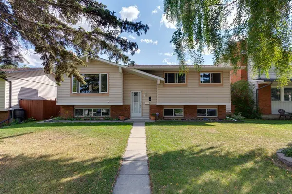 532 Queensland CIR SE, Calgary, AB T2J 4P9