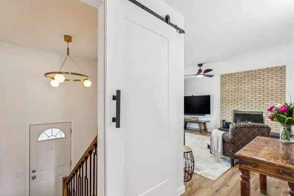 532 Queensland CIR SE, Calgary, AB T2J 4P9