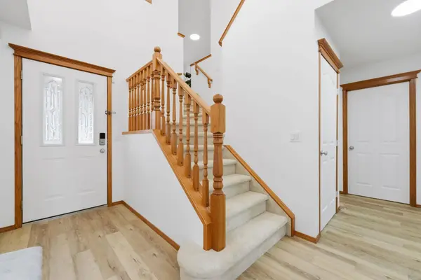 2020 Bridlemeadows MNR SW, Calgary, AB T2Y 4R9