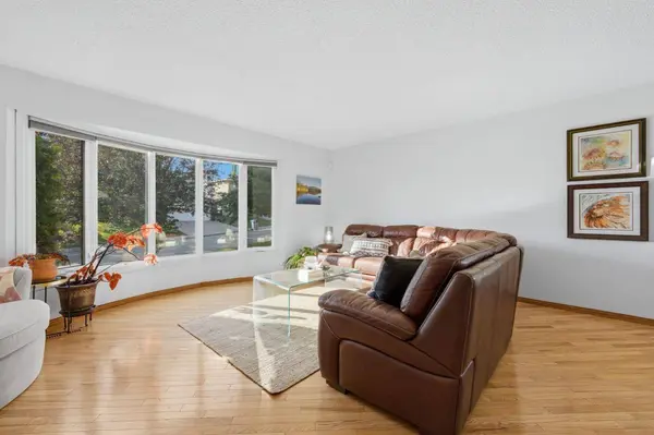 6016 Dalcastle CRES NW, Calgary, AB T3A 1S4