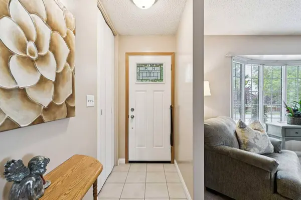 4919 Marlborough DR NE, Calgary, AB T2A 2Z4
