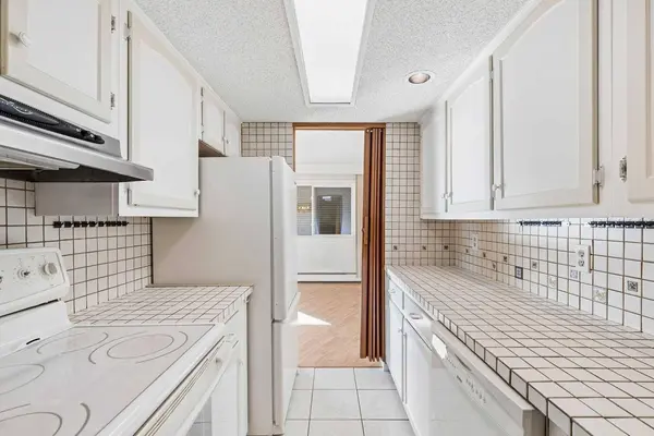 629 Royal AVE SW #303, Calgary, AB T2S 0G2