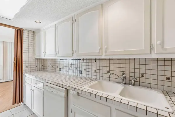 629 Royal AVE SW #303, Calgary, AB T2S 0G2